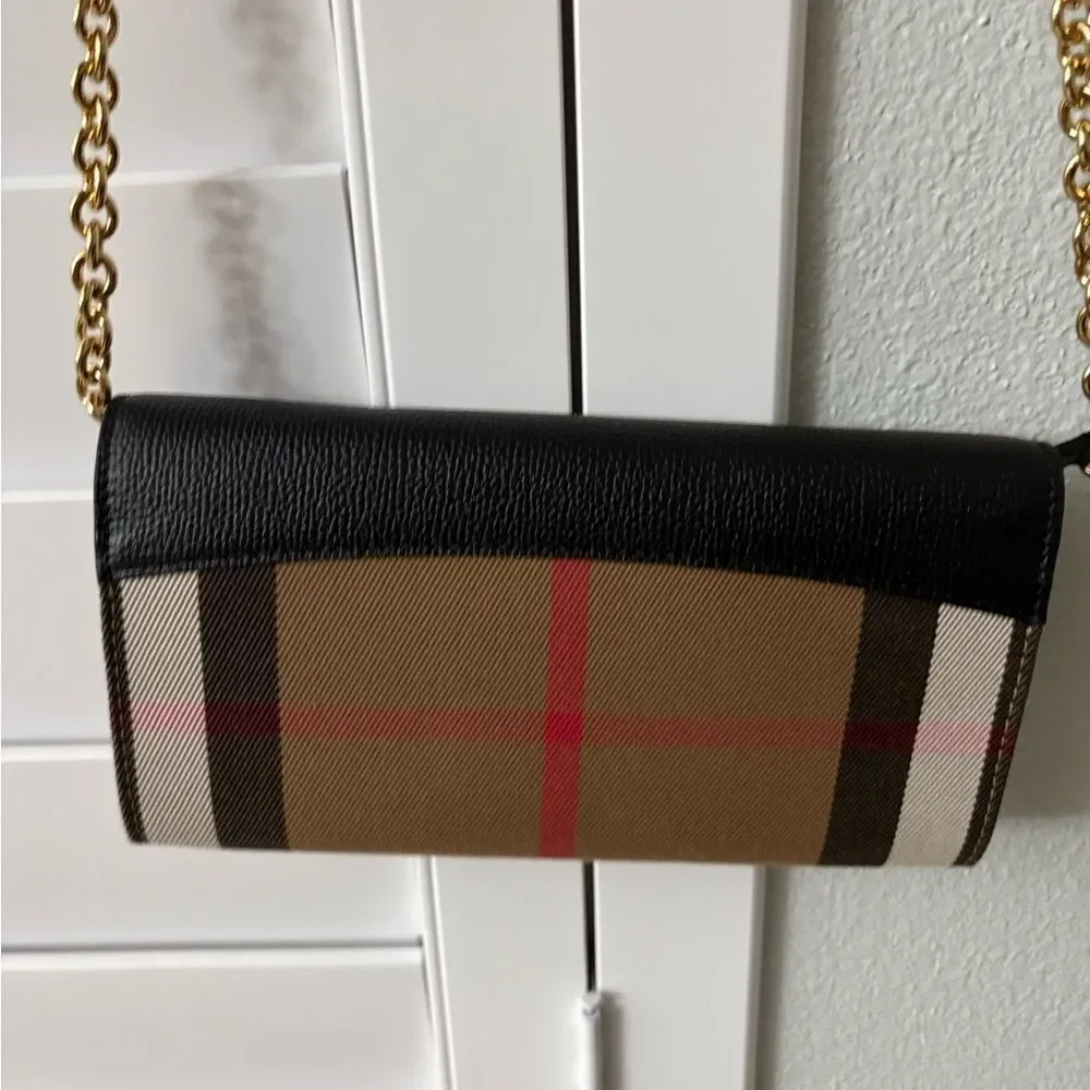 Brand new / tags Burberry Henley Wallet on Chain Leather with House Check Canvas